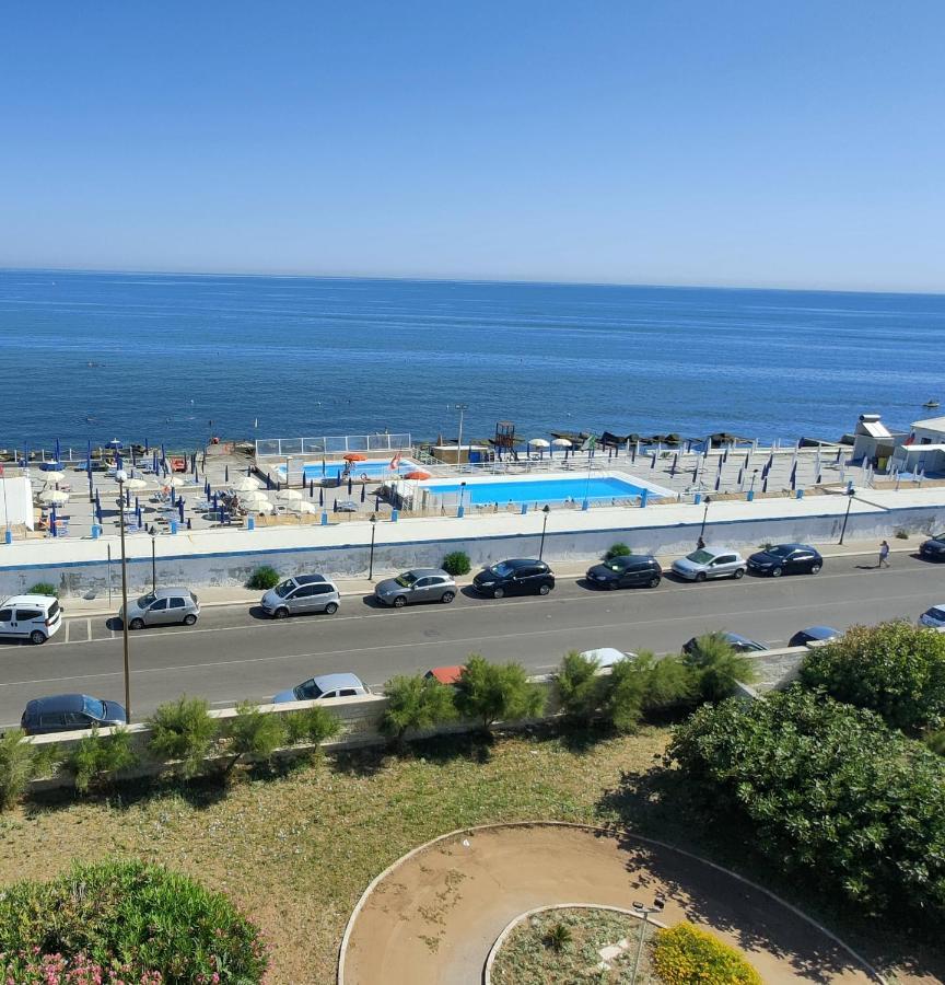 Seafront Suites บารี ภายนอก รูปภาพ